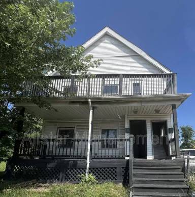 Main picture of 3611 E 116th St