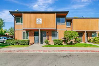 Main picture of Fremont Oaks