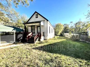 Main picture of 1565 Elm St NE