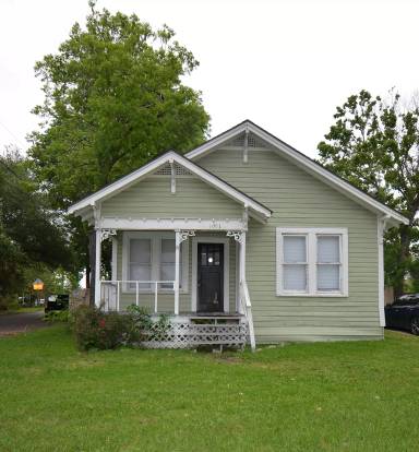 Main picture of 104 Jeffries St
