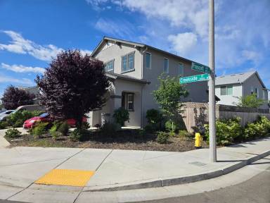 Main picture of 3033 N Creekside St