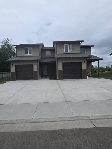Main picture of 391 Clover St