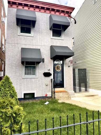 Main picture of 2633 Fillmore St