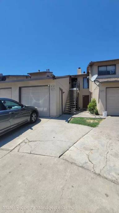 Main picture of 835-837-839 Dundee Way