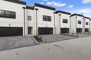 Main picture of 225 S Bilbro Ave