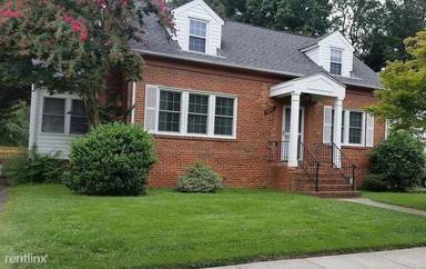 Main picture of 2124 N Troy St