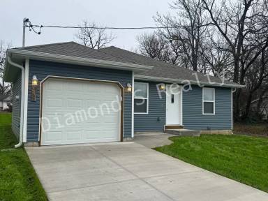 Main picture of 2038 N Summit Ave