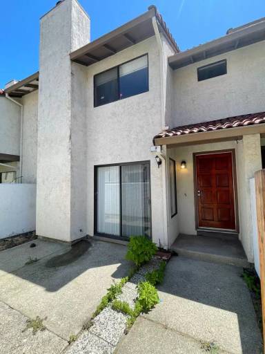 Main picture of 3 Madrid Ln