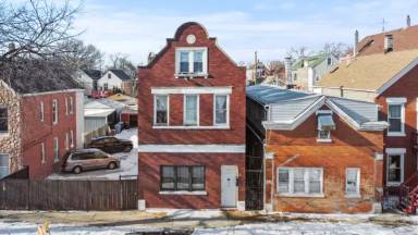 Main picture of 2326 S Homan Ave