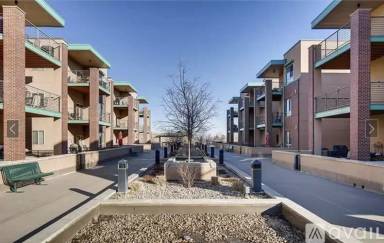 Main picture of 1053 W Century Dr
