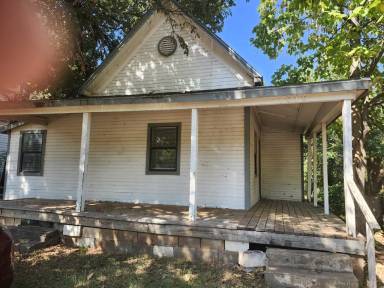 Main picture of 1018 W Logan Ave