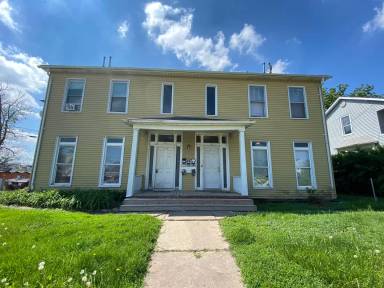 Main picture of 119 W 13th St