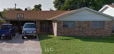 Main picture of 1136 E Washington St