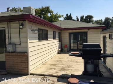 Main picture of 845 Broadway Blvd