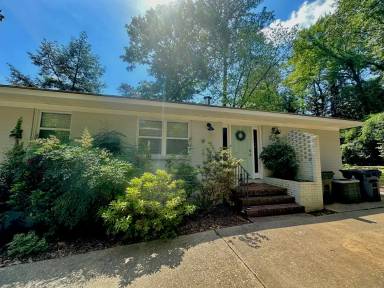 Main picture of 560 Sherwood Dr