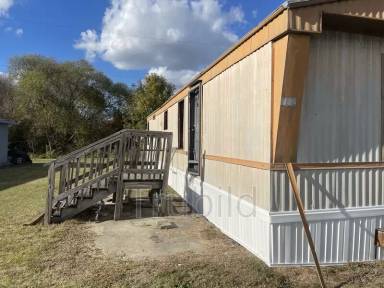 Main picture of 111 Lyons Ln