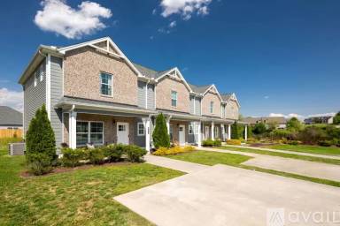 Main picture of 631 Bellingham Dr NE