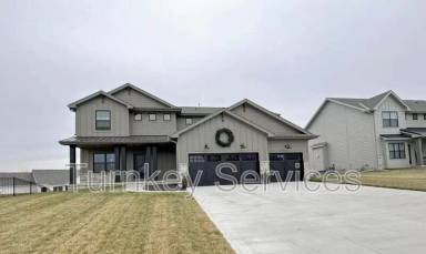 Main picture of 13812 S 52nd St