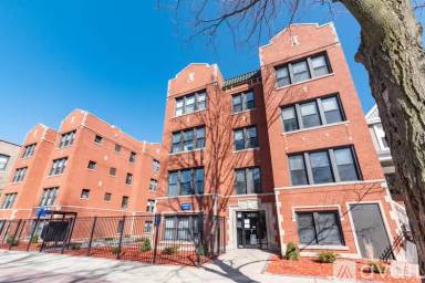 Main picture of 3939 N Janssen Ave