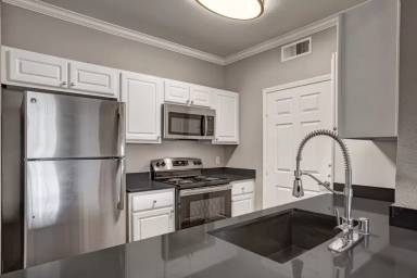 Main picture of Broadleaf Apartments