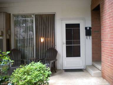 Main picture of 400 Queens Rd