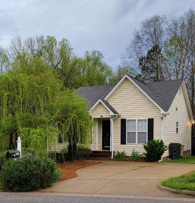 Main picture of 624 Avery St