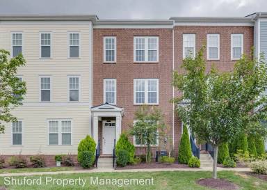 Main picture of 305 Kara Ln