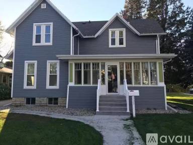 Main picture of 525 N Sampson St