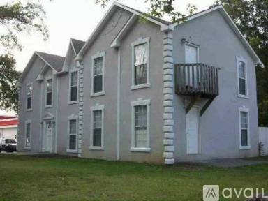 Main picture of 320 W 7th St