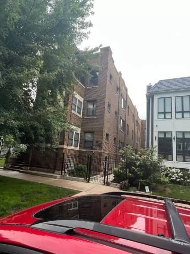 Main picture of 4745 N Hermitage Ave