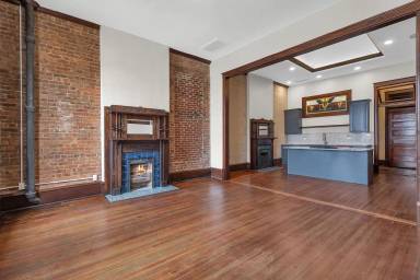 Main picture of 719 Bank St NE
