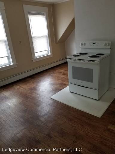 Main picture of 353 Merrimack St