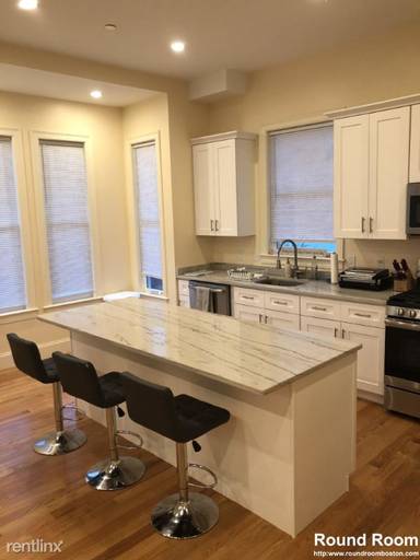Main picture of 9 Sparhawk St