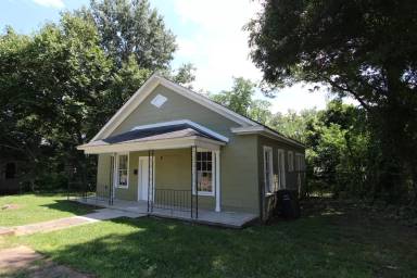 Main picture of 9 W Roy St