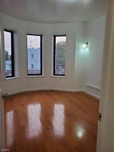 Main picture of 158 Bay 8th St