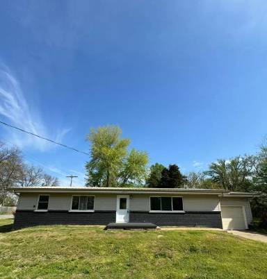 Main picture of 3209 E Gasconade St