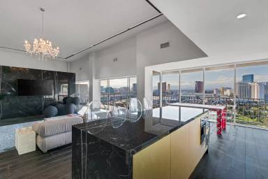 Main picture of Regency Towers Condos