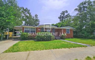 Main picture of 2145 N Davis St