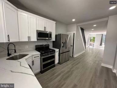 Main picture of 2135 Moore St