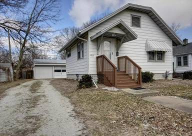 Main picture of 830 W Maple St