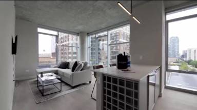 Main picture of 107 W Hubbard St