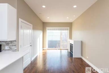 Main picture of 3516 N Sacramento Ave