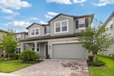 Main picture of 7728 Bronze Oak Dr