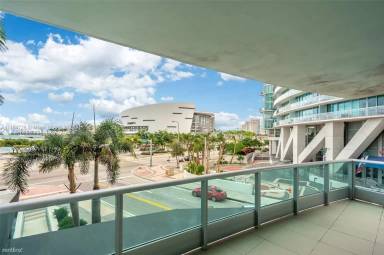 Main picture of 900 Biscayne Bay Condos