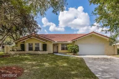 Main picture of 10768 NW 17th St