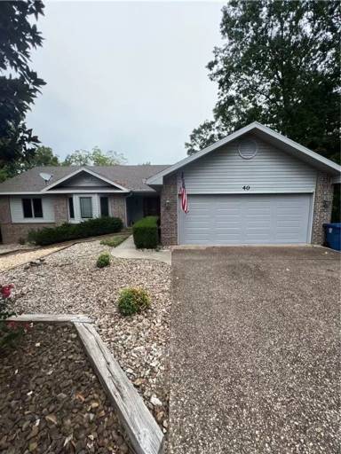 Main picture of 40 Kintyre Dr