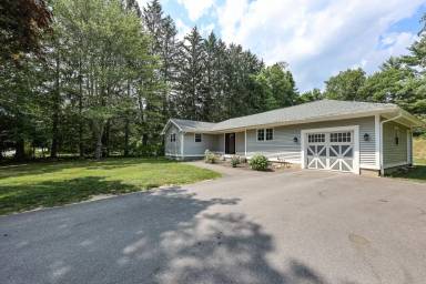 Main picture of 49 N Amherst Rd