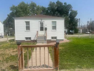 Main picture of 305 W 15th St