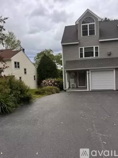 Main picture of 8B Gates Rd