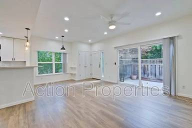 Main picture of 741 Cottage Ct
